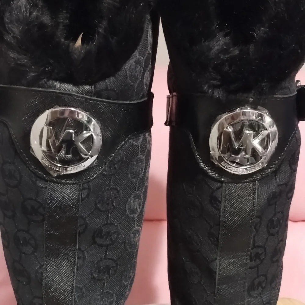 Michael Kors Size 7M NWOT Winter/Rain Boot - Picture 3 of 10